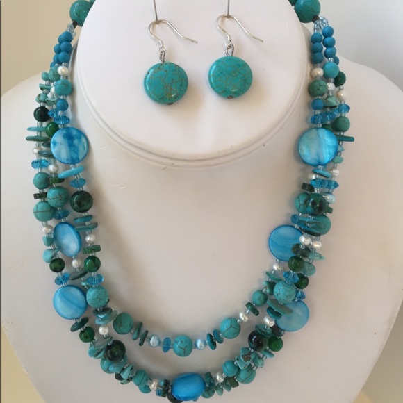 Turquoise and mother of pearl 3-strand necklace - Picture 1 of 4